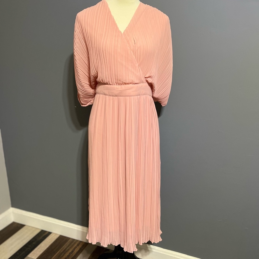 NWT Boohoo PLUS OCCASION
PLEATED Wrap MIDI DRESS Blush size 14 - Picture 5 of 12